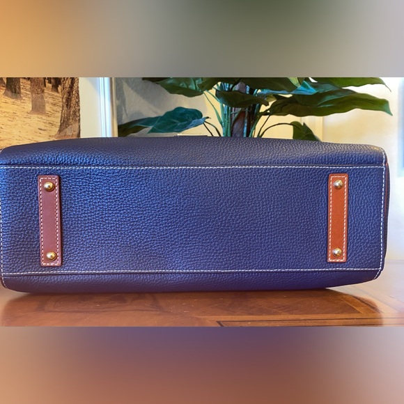 NWOT-Dooney and Bourke-Large Pebbled Leather Tote (0172) - Picture 5 of 6